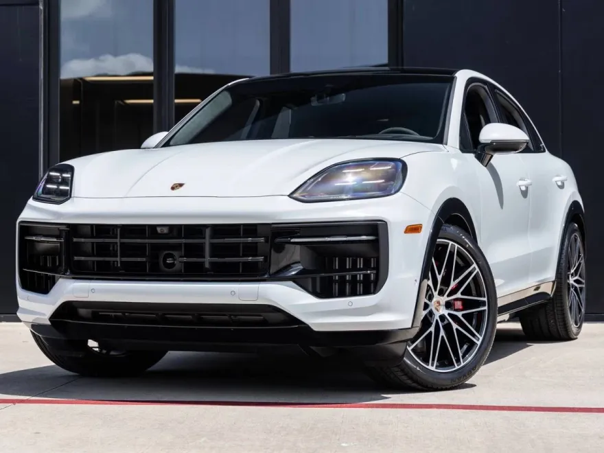 2025 Porsche Cayenne GTS Coupe photo 1