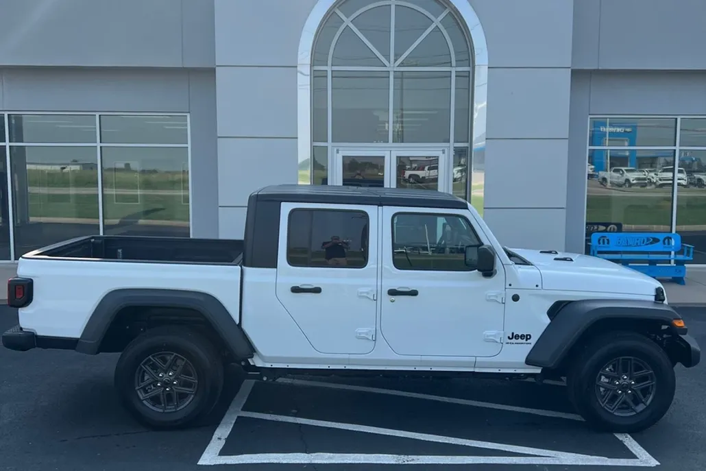 2025 Jeep Gladiator Sport S photo 1