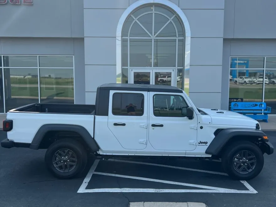 2025 Jeep Gladiator Sport S photo 1