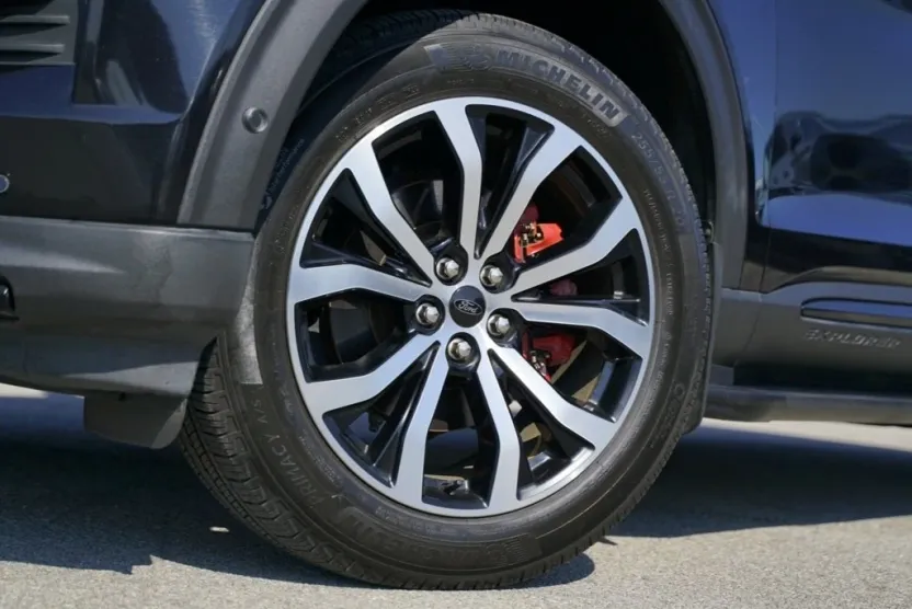 2020 Ford Explorer ST photo 1