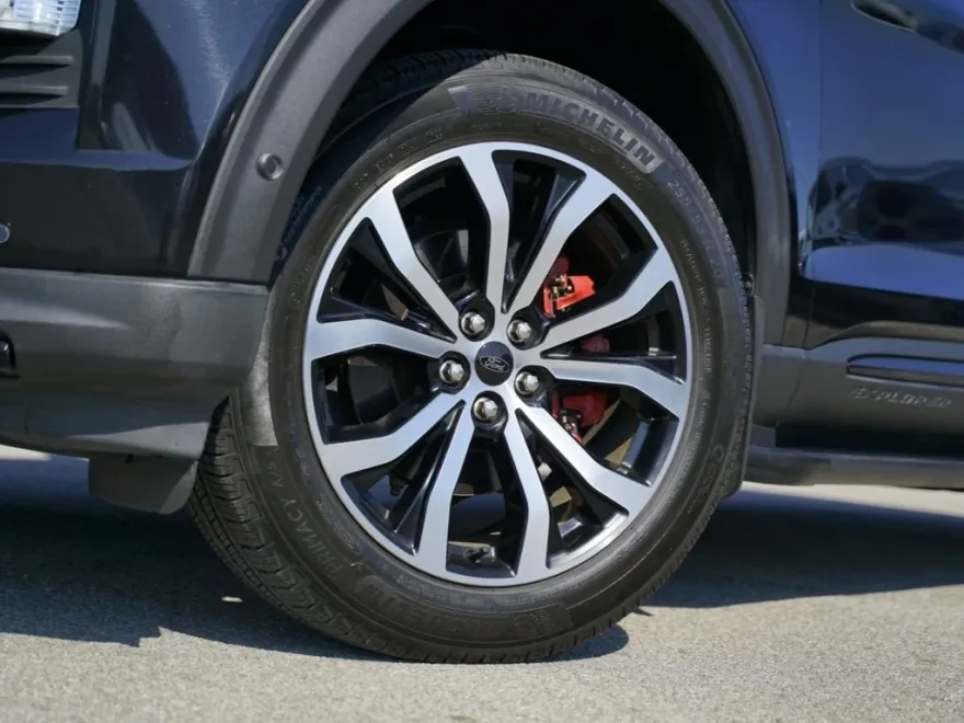 2020 Ford Explorer ST photo 1