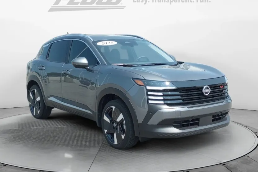 2025 Nissan Kicks SR photo 1