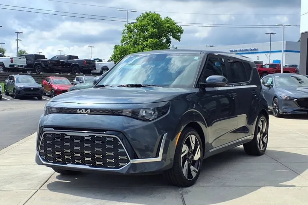 2023 Kia Soul GT-Line photo 1