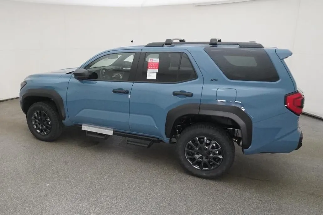 2025 Toyota 4Runner SR5 photo 1