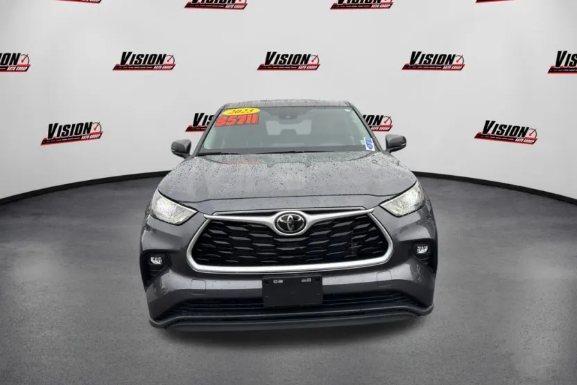 2023 Toyota Highlander L photo 1