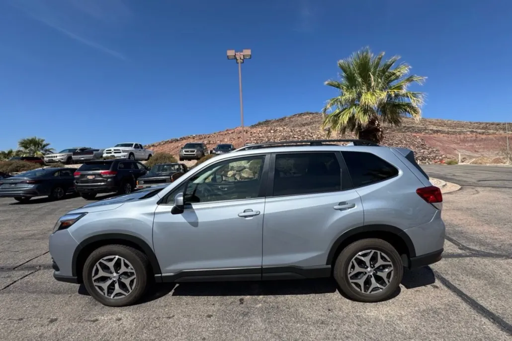 2023 Subaru Forester Premium photo 1