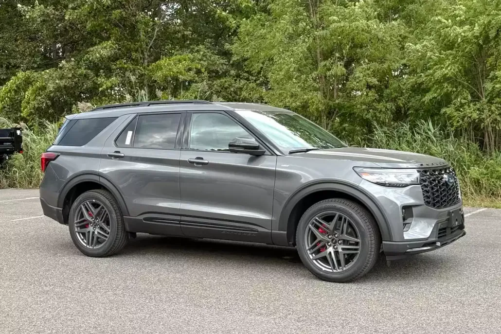 2025 Ford Explorer ST-Line photo 1