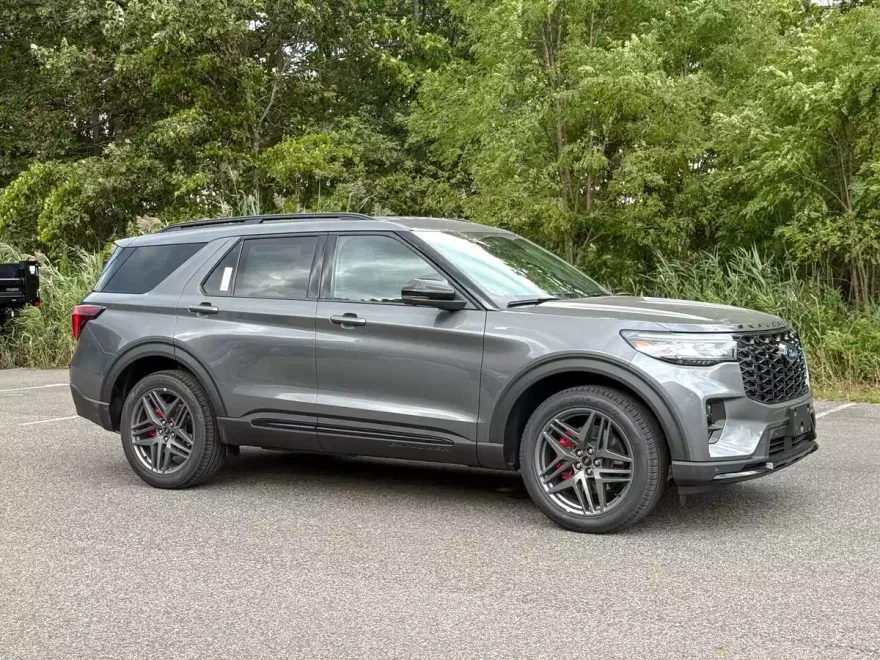 2025 Ford Explorer ST-Line photo 1
