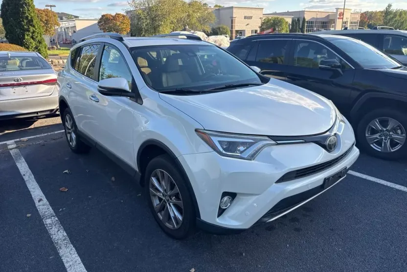 2017 Toyota RAV4 Limited photo 1