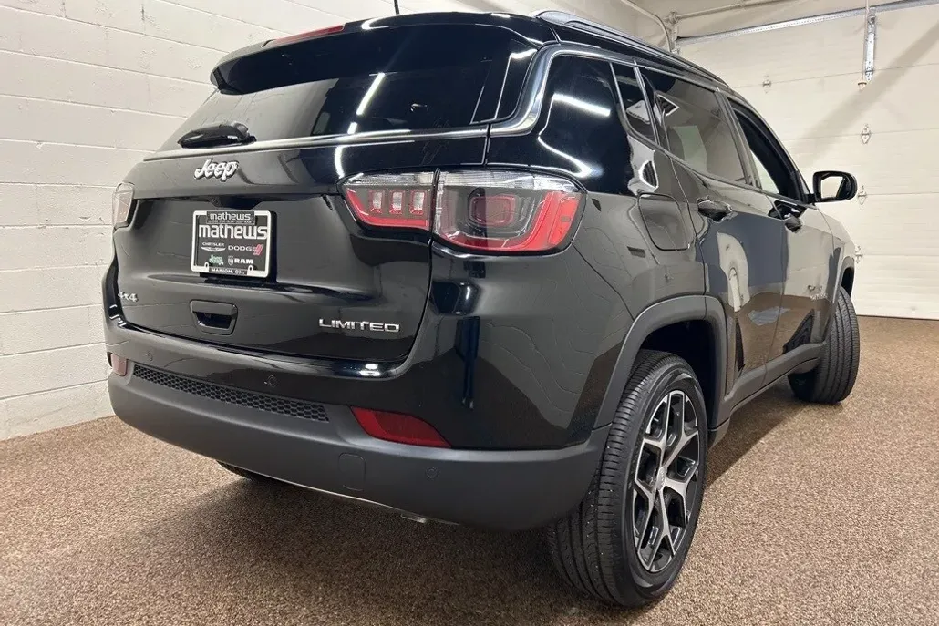 2024 Jeep Compass Limited photo 1
