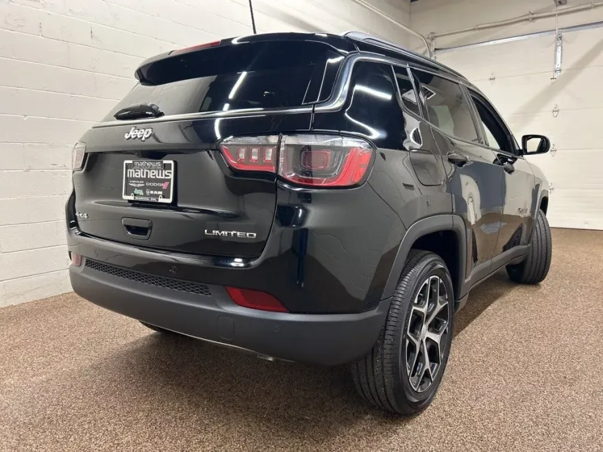 2024 Jeep Compass Limited photo 1