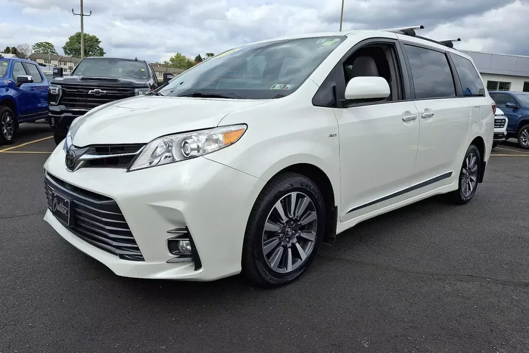 2018 Toyota Sienna XLE photo 1