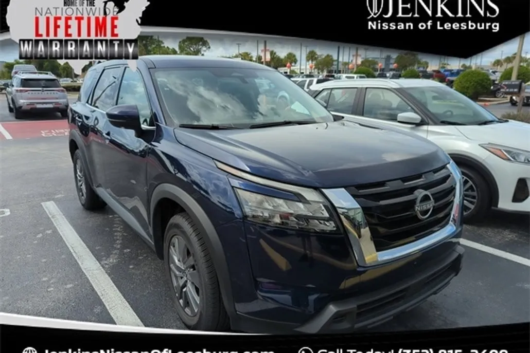 2025 Nissan Pathfinder SV photo 1