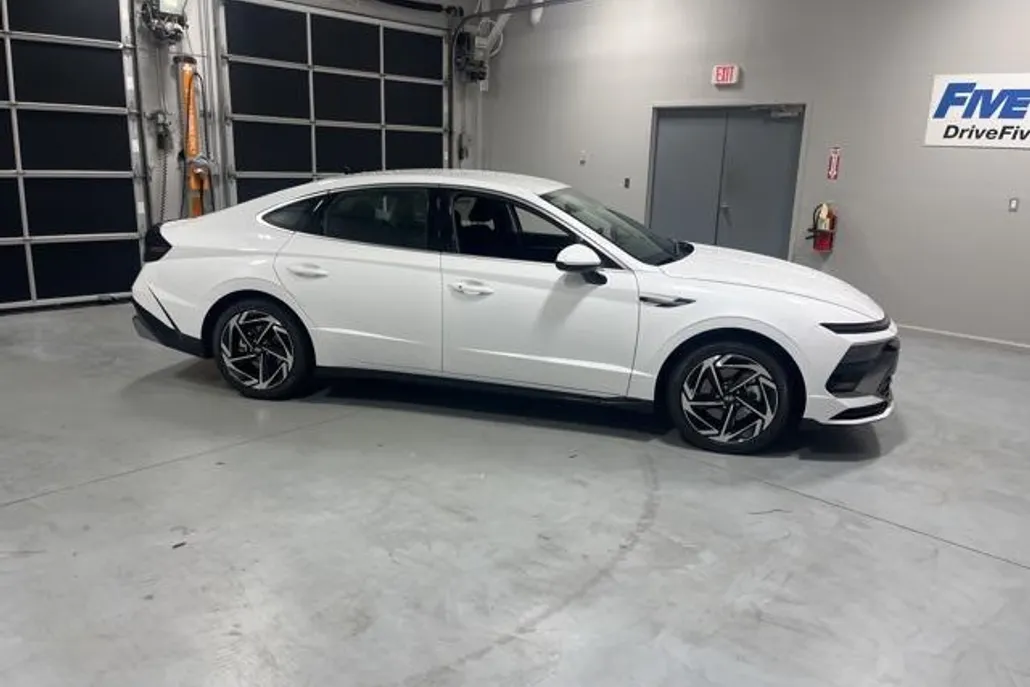 2026 Hyundai Sonata SEL Sport photo 1
