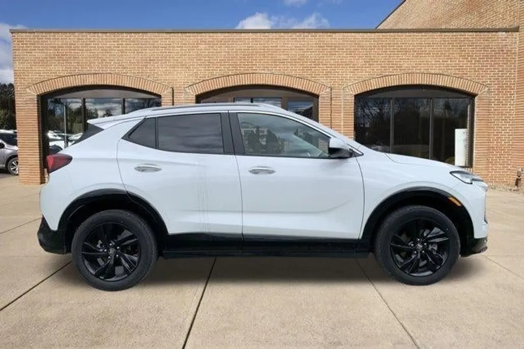 2024 Buick Encore GX Sport Touring photo 1