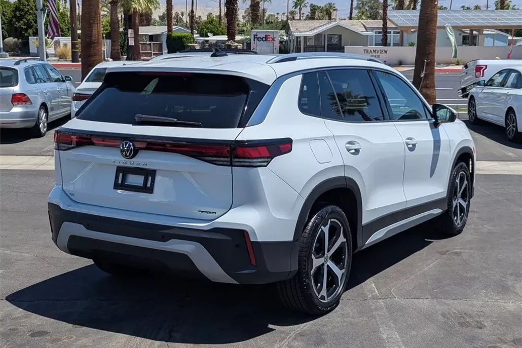 2025 Volkswagen Tiguan SE photo 1