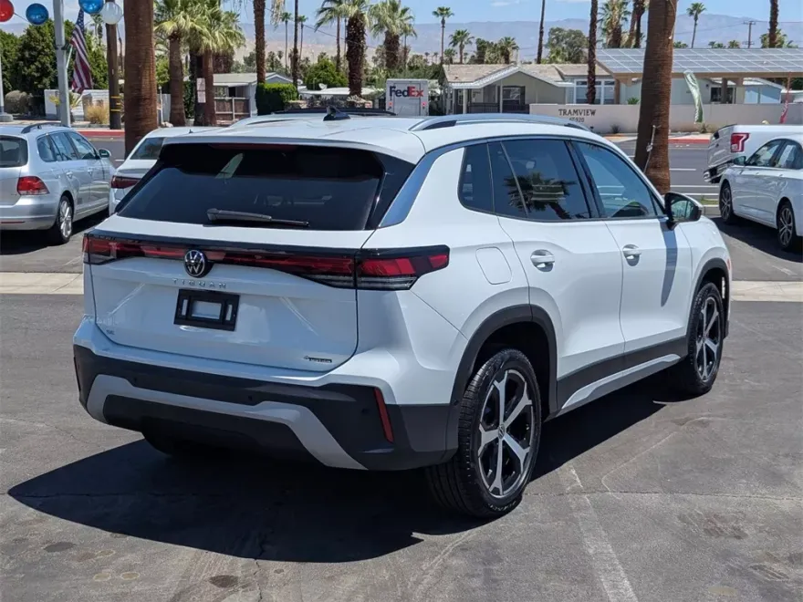 2025 Volkswagen Tiguan SE photo 1