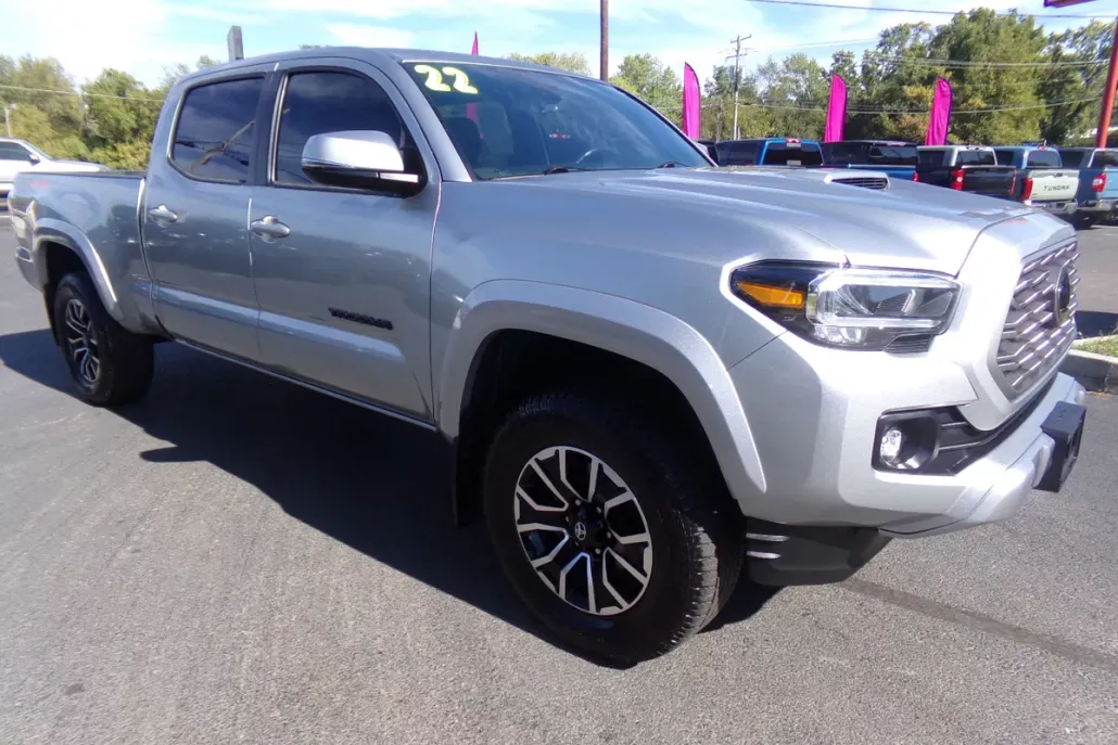 2022 Toyota Tacoma SR5 Double Cab photo 1