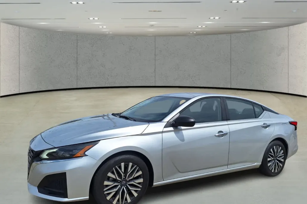 2024 Nissan Altima 2.5 SV photo 1