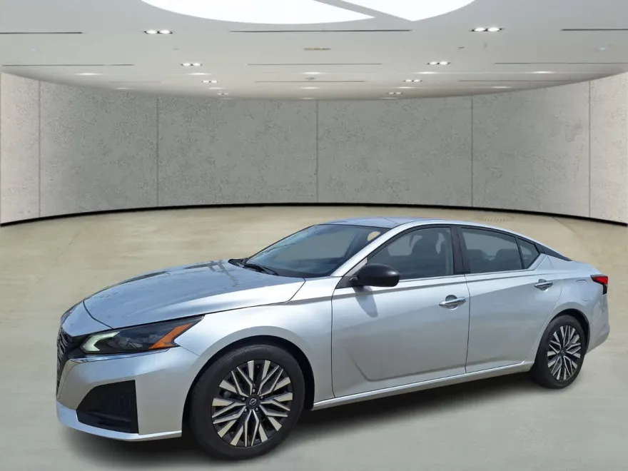 2024 Nissan Altima 2.5 SV photo 1