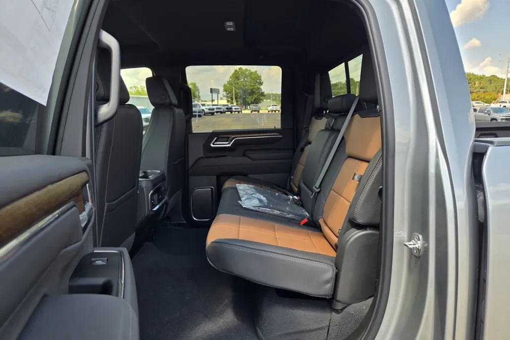 2025 Chevrolet Silverado 2500HD High Country photo 1