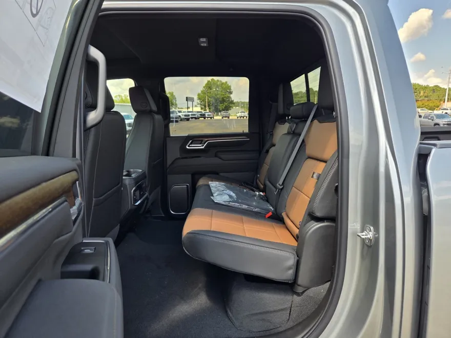 2025 Chevrolet Silverado 2500HD High Country photo 1