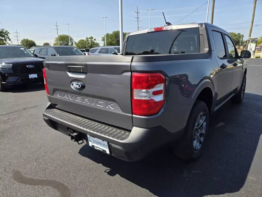 2025 Ford Maverick XLT photo 1