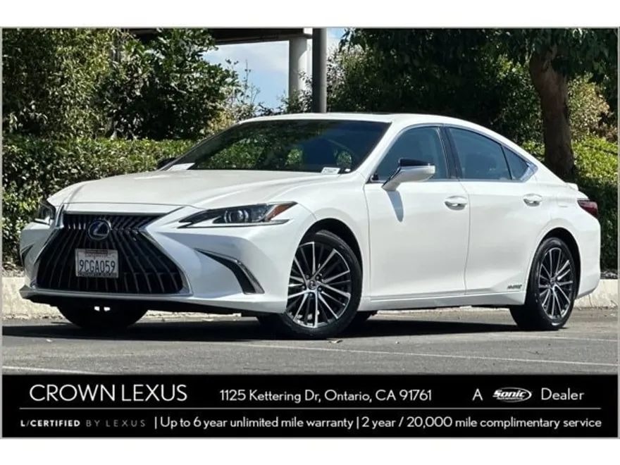2022 Lexus ES 300h photo 1