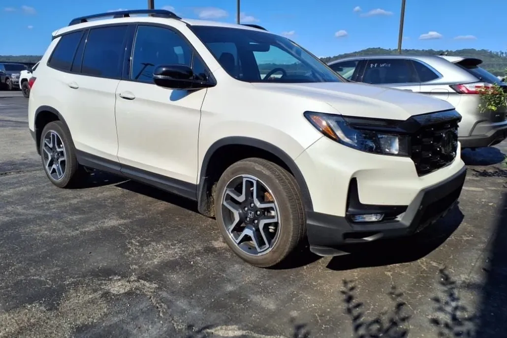 2023 Honda Passport Elite photo 1