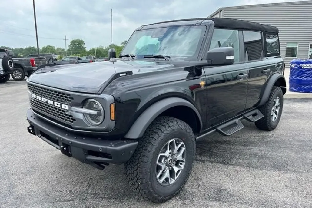 2024 Ford Bronco Badlands photo 1