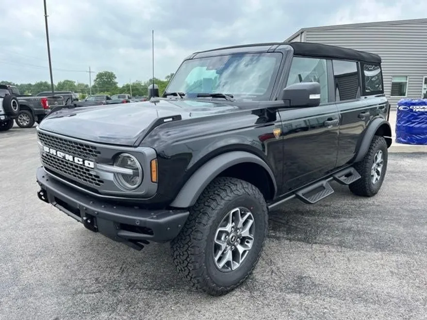 2024 Ford Bronco Badlands photo 1