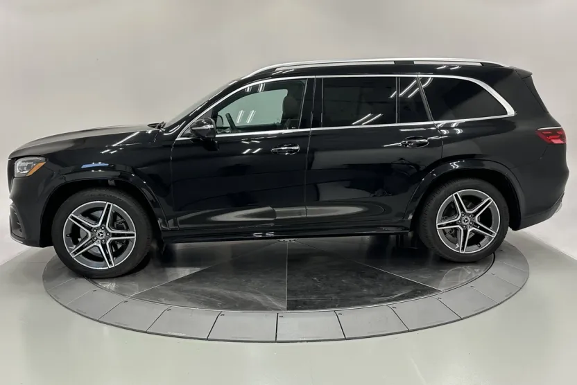2024 Mercedes Benz GLS 450 4MATIC photo 1