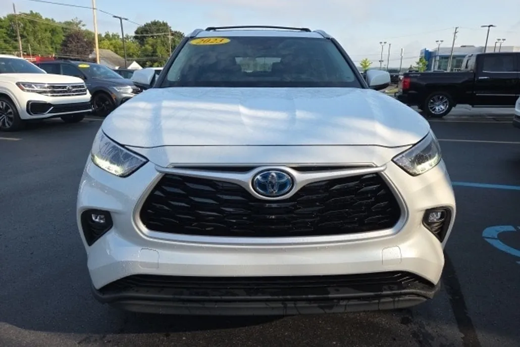 2023 Toyota Highlander Hybrid Bronze Edition photo 1