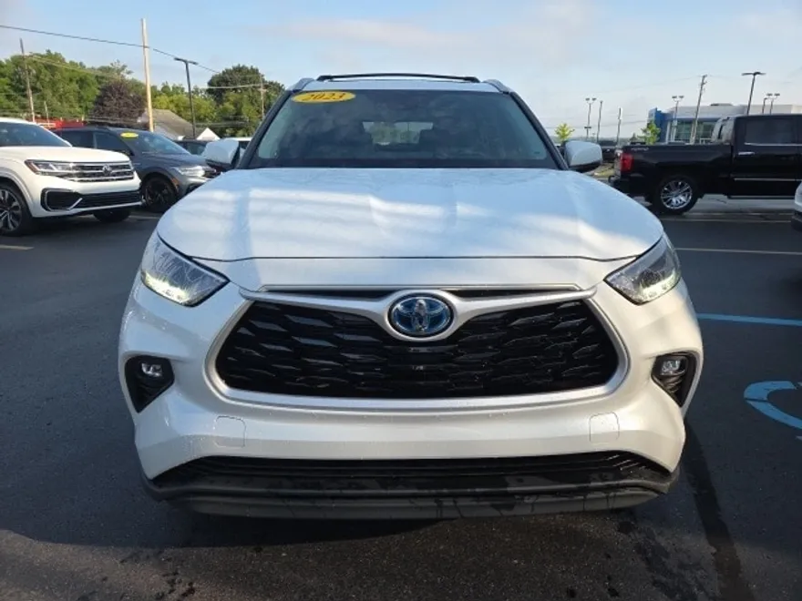 2023 Toyota Highlander Hybrid Bronze Edition photo 1
