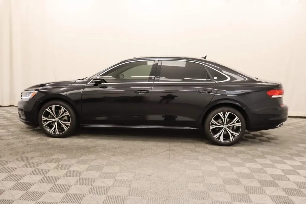 2020 Volkswagen Passat SEL photo 1