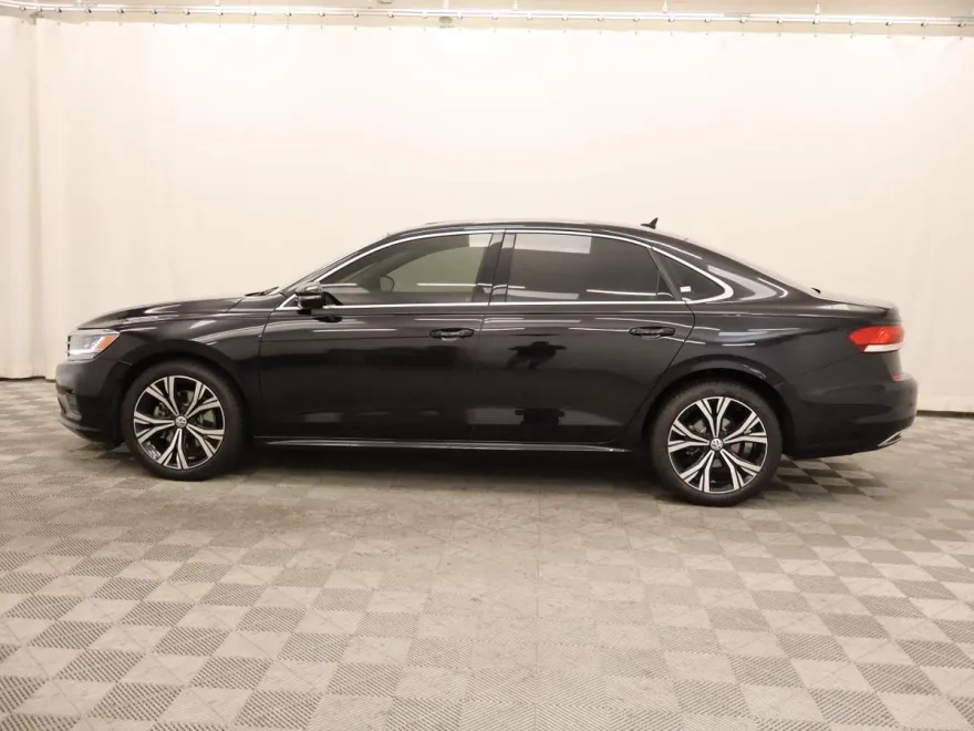 2020 Volkswagen Passat SEL photo 1