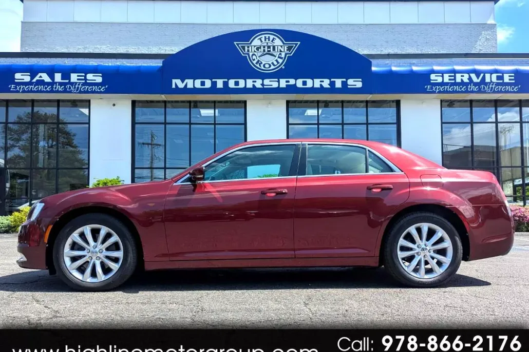 2016 Chrysler 300 Limited photo 1