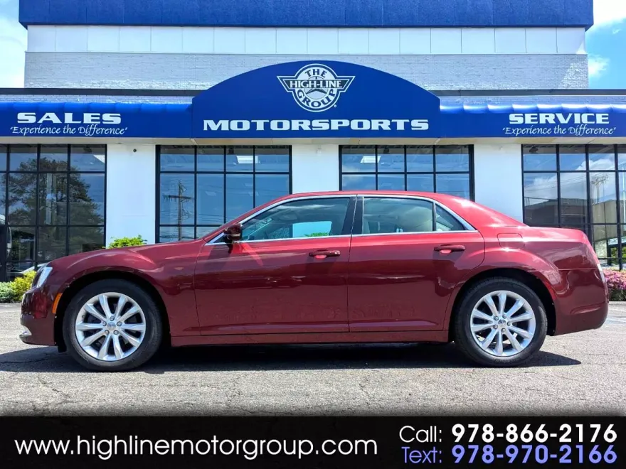 2016 Chrysler 300 Limited photo 1
