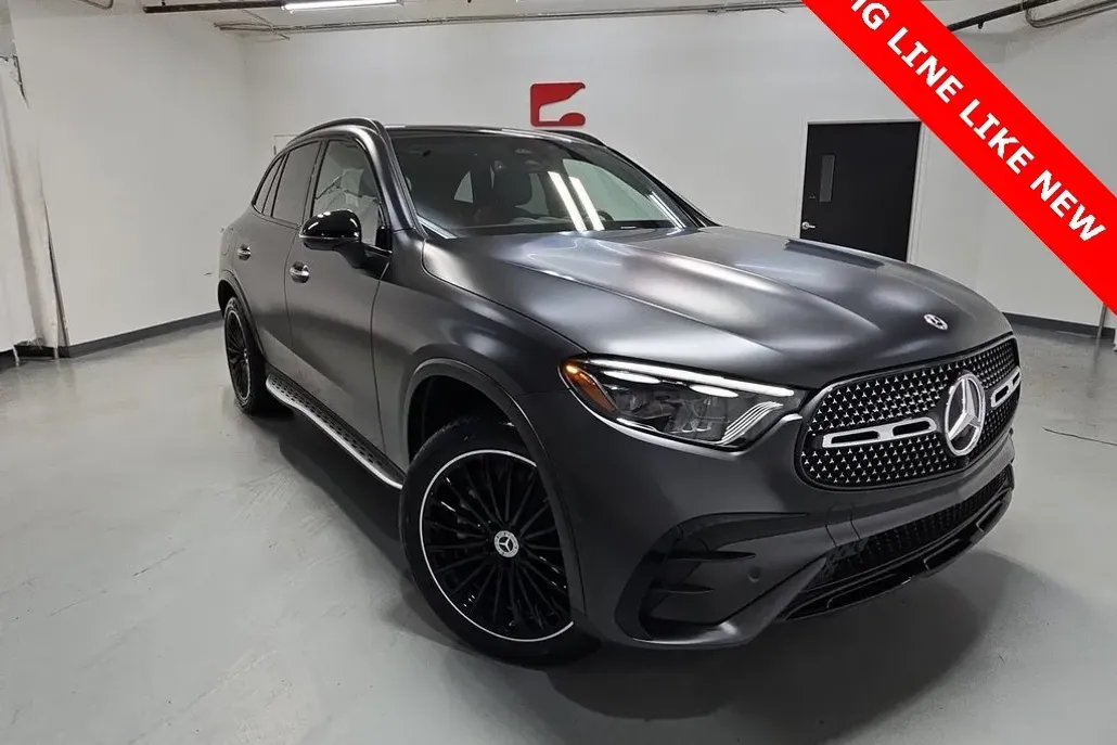2024 Mercedes Benz GLC 300 photo 1