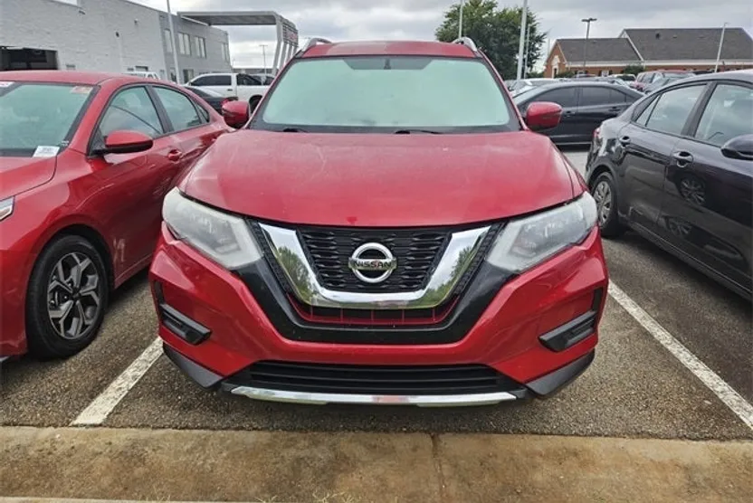 2017 Nissan Rogue SV photo 1