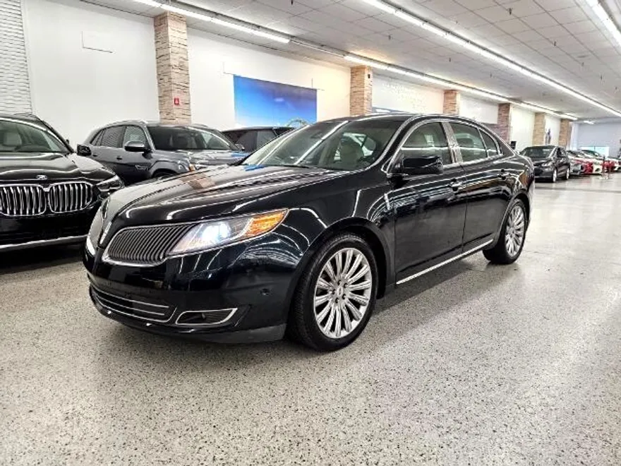 2014 Lincoln MKS photo 1