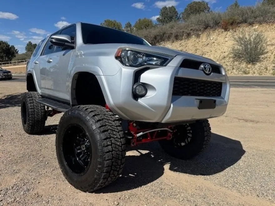 2015 Toyota 4Runner SR5 Premium photo 1