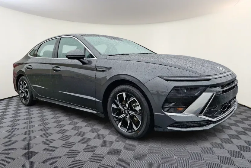 2025 Hyundai Sonata SEL photo 1