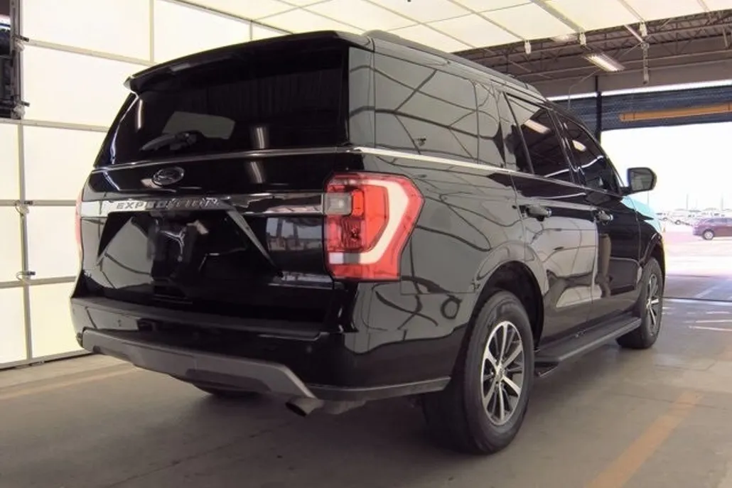 2021 Ford Expedition XLT photo 1