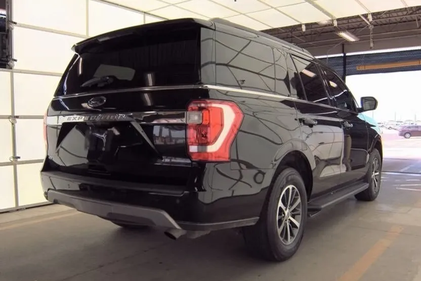 2021 Ford Expedition XLT photo 1