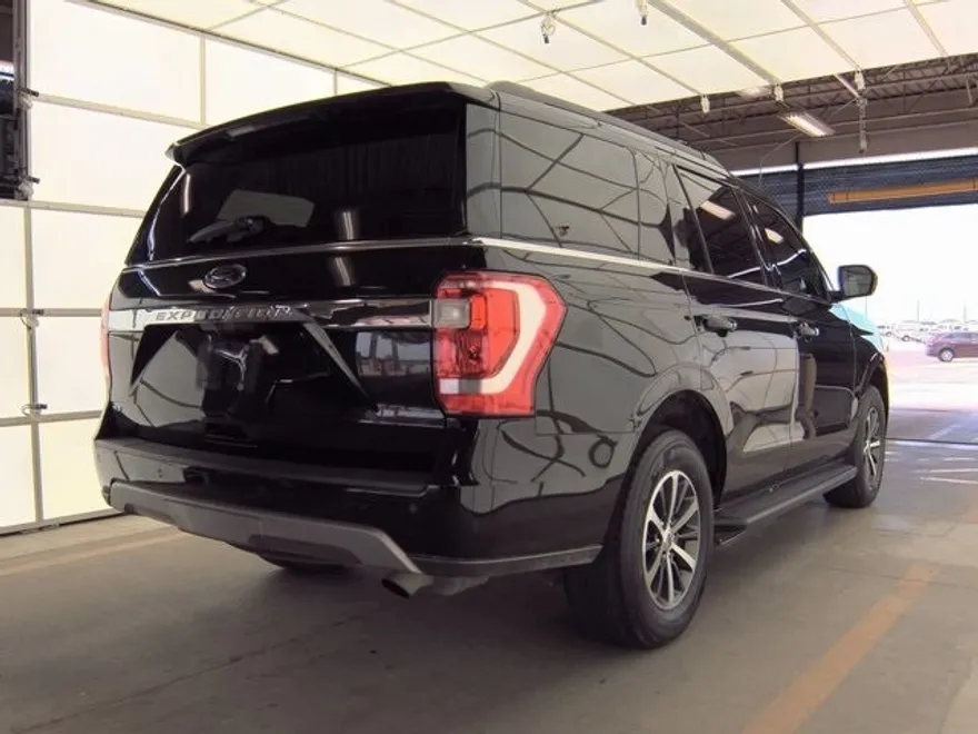2021 Ford Expedition XLT photo 1