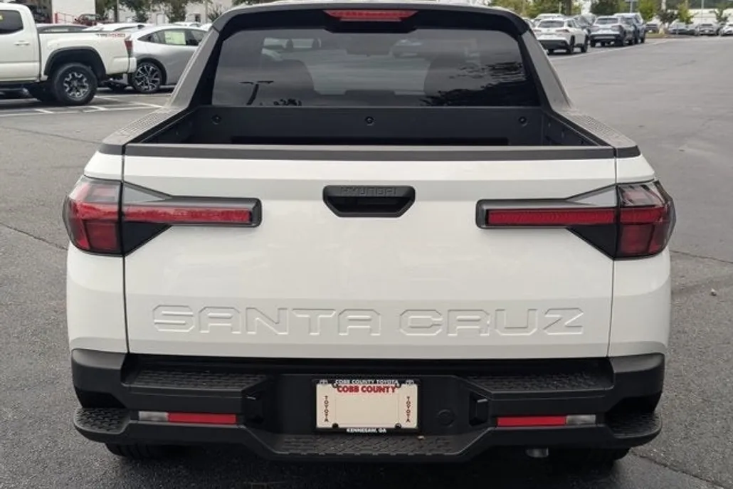 2025 Hyundai Santa Cruz SE photo 1