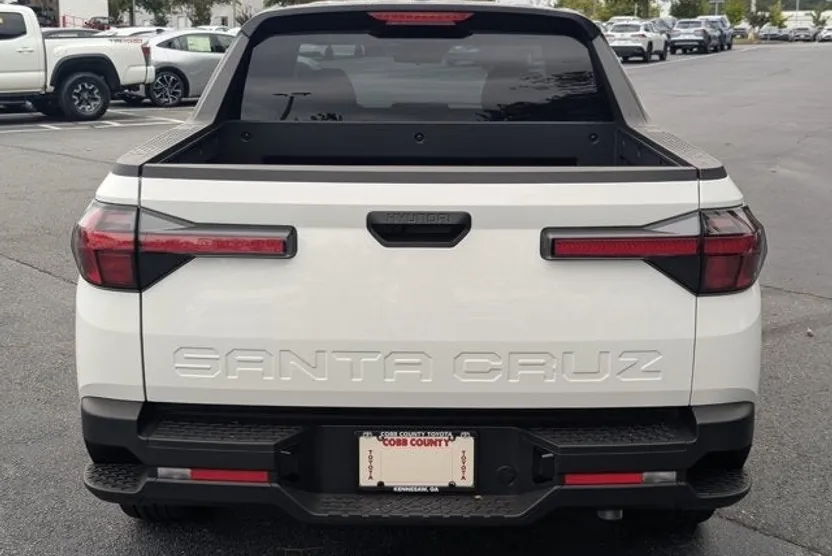 2025 Hyundai Santa Cruz SE photo 1