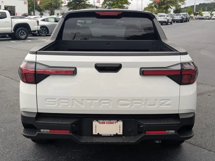 2025 Hyundai Santa Cruz SE photo 1