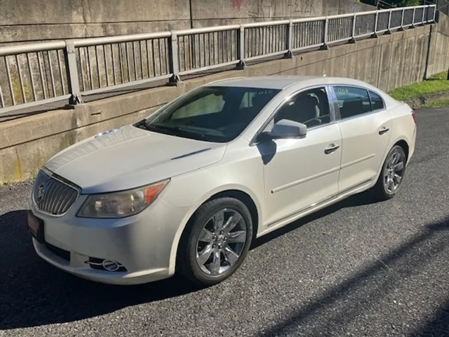 2010 Buick LaCrosse CXL photo 1